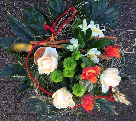 Strauss orange weiss im Dezember