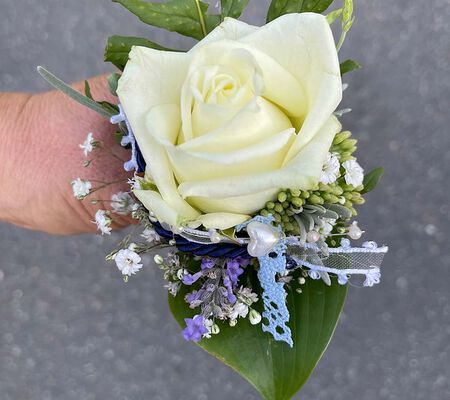 Anstecker weiss blau August