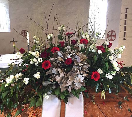 Sarggesteck weiss mit roten Tupfern