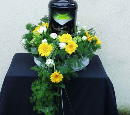 Urnen Kranz gelb weiss - April